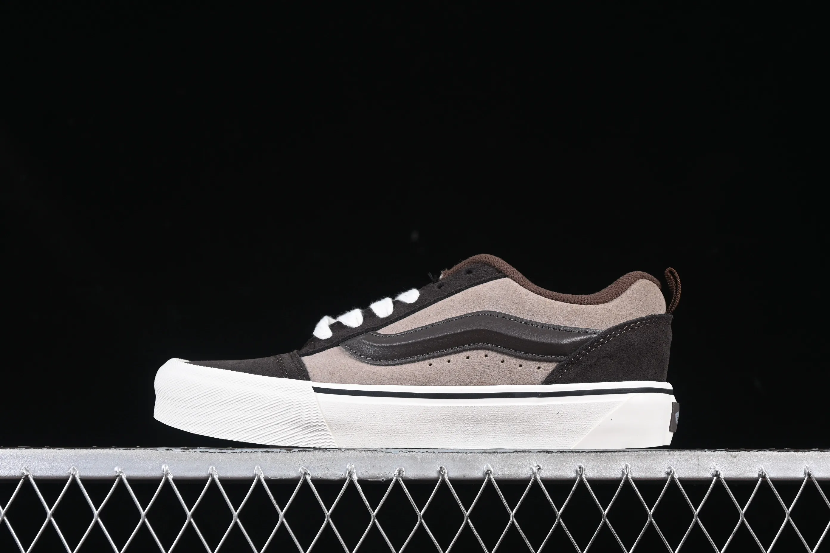 All categories Vans Vans series Vans Low Vans low-top Vans Knu Skool Vans low-top retro casual fat bread shoes VN0009QC2LN